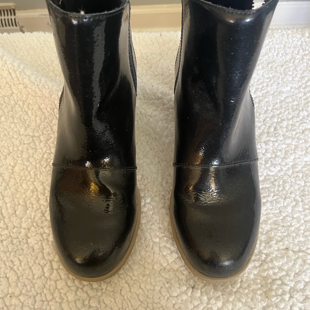 Sorel Black Patent Waterproof Boots Kids Size 5 or Women’s Size 7
